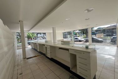 Sal&atilde;o Comercial &agrave; venda - Zona I