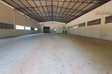 Sal&atilde;o Comercial para alugar - 1000m&sup2; - Rodovia
