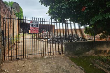Terreno &agrave; venda - 270m&sup2; - Jardim Shangrila