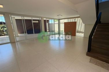 Casa &agrave; venda - 242m&sup2; - ZONA II