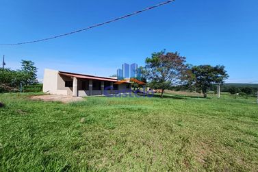 Ch&aacute;cara &agrave; venda - 3m&sup2; - &Aacute;REA RURAL MARILUZ
