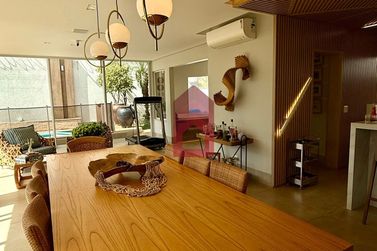 Casa &agrave; venda - 688m&sup2; - Condom&iacute;nio Residencial Soleil