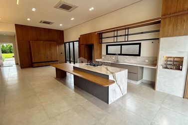 Casa &agrave; venda - 251m&sup2; - Condom&iacute;nio Central Park