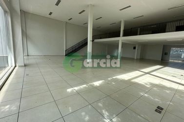 Sal&atilde;o Comercial para alugar - 486m&sup2; - ZONA III