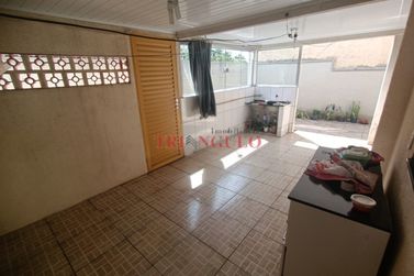 Casa &agrave; venda - 70m&sup2; - ZONA VI