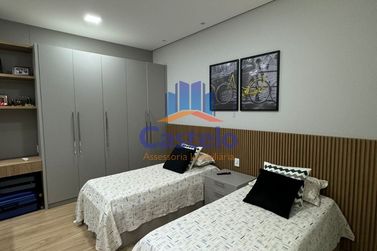 Casa &agrave; venda - 260m&sup2; - ZONA VII