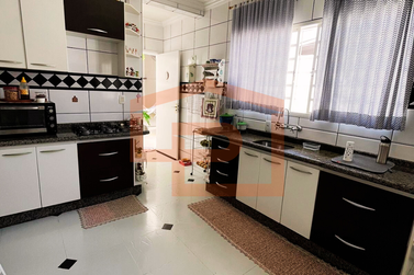 Sobrado &agrave; venda - 188m&sup2; - Zona II