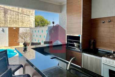 Casa &agrave; venda - 233m&sup2; - Jardim Tamoio