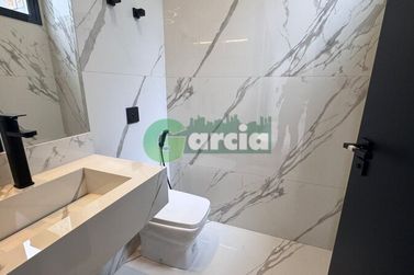 Casa &agrave; venda - 181m&sup2; - ZONA II