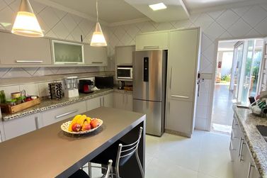 Sobrado &agrave; venda - 245m&sup2; - Zona II