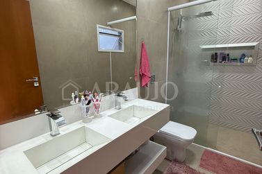 Sobrado &agrave; venda - 210m&sup2; - JARDIM ALPHAVILLE