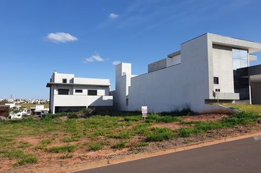 Terreno &agrave; venda - 259m&sup2; - Paysage Essenza Condom&iacute;nio