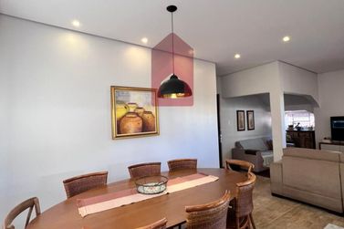 Casa &agrave; venda - 700m&sup2; - Centro