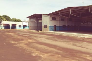 Sal&atilde;o Comercial &agrave; venda - 940m&sup2; - Zona Industrial