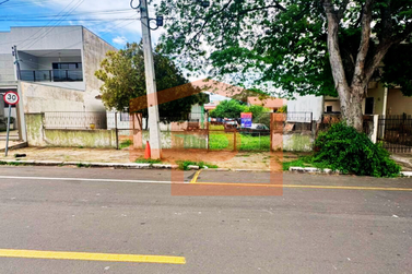 Terreno &agrave; venda - 560m&sup2; - Zona II