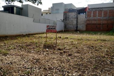 Terreno &agrave; venda - 212m&sup2; - Zona Armazem