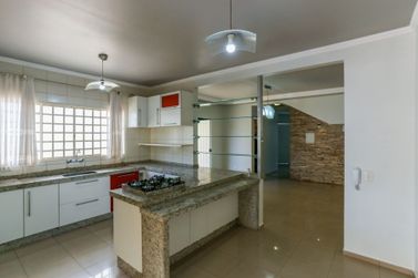 Sobrado &agrave; venda - 280m&sup2; - Zona II