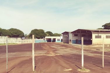 Sal&atilde;o Comercial &agrave; venda - 940m&sup2; - Zona Industrial