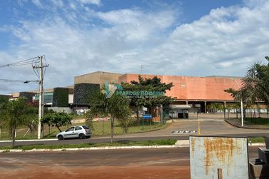 Sal&atilde;o Comercial para alugar - 470m&sup2; - Zona III