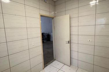 Sal&atilde;o Comercial para alugar - 180m&sup2; - Parque Residencial da G&aacute;vea