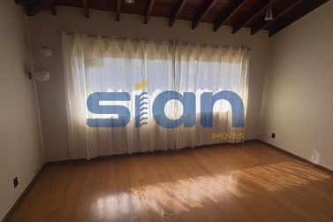 Casa para alugar - 350m&sup2; - Zona III