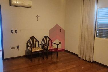 Casa para alugar - 332m&sup2; - Zona I