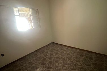 Casa para alugar - 80m&sup2; - Zona VII
