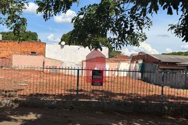 Terreno &agrave; venda - 315m&sup2; - Zona V