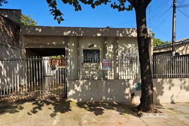Casa &agrave; venda - 84m&sup2; - CONJUNTO RESIDENCIAL VINTE E SEIS D