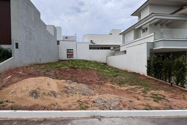 Terreno &agrave; venda - 240m&sup2; - -