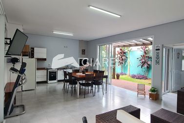 Casa &agrave; venda - 204m&sup2; - JARDIM PANCERA