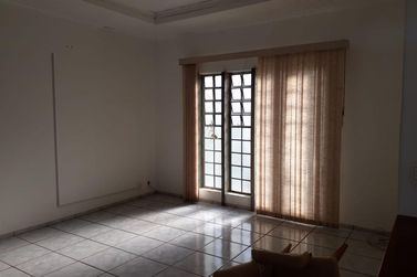 Casa &agrave; venda - 244m&sup2; - Zona I