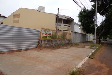 Terreno &agrave; venda - 490m&sup2; - Zona 2