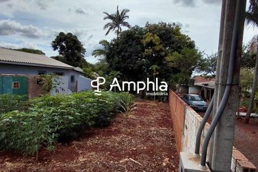 Terreno &agrave; venda - 400m&sup2; - Centro
