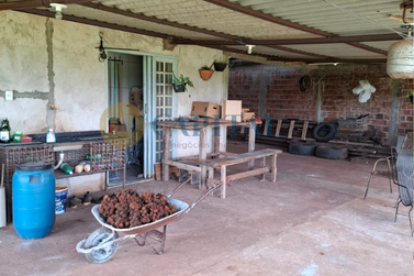 Ch&aacute;cara &agrave; venda - 200m&sup2; - Cafeeiros