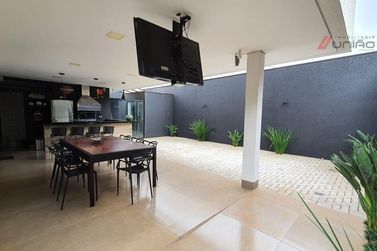 Casa &agrave; venda - 245m&sup2; - Zona IV