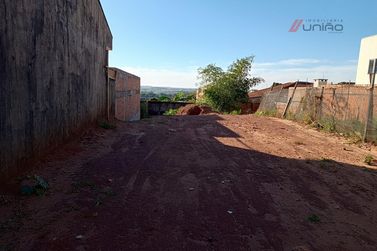 Terreno &agrave; venda - 210m&sup2; - Jardim Oriente