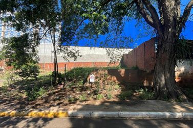 Terreno &agrave; venda - 182m&sup2; - PARQUE DAS LARANJEIRAS