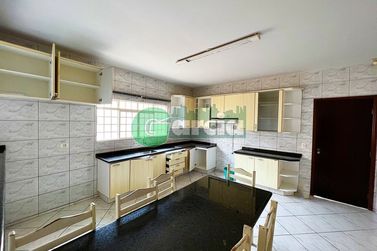 Casa &agrave; venda - 360m&sup2; - Jardim Harmonia