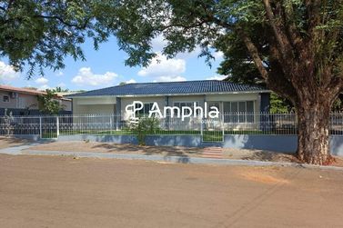 Casa &agrave; venda - 200m&sup2; - Centro