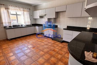 Casa para alugar - 310m&sup2; - ZONA II