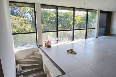 Sal&atilde;o Comercial para alugar - 428m&sup2; - Zona III