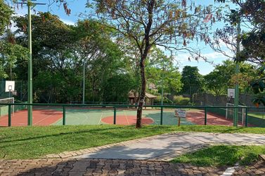 Terreno &agrave; venda - 892m&sup2; - Zona III