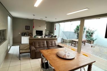 Casa &agrave; venda - 345m&sup2; - Jardim Tamoio