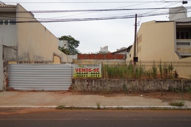 Terreno &agrave; venda - 490m&sup2; - Zona 2