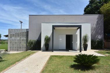 Ch&aacute;cara &agrave; venda - 10000m&sup2; - .