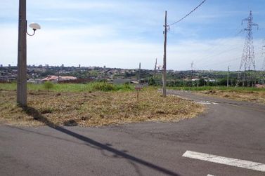 Terreno &agrave; venda - 391m&sup2; - Jardim Real