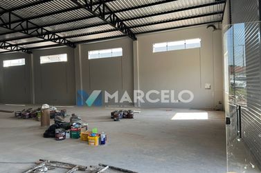 Sal&atilde;o Comercial &agrave; venda - 300m&sup2; - Jardim dos Pioneiros II