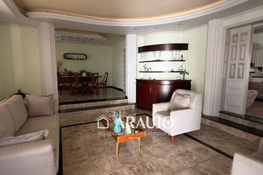 Sobrado &agrave; venda - 351m&sup2; - ZONA II