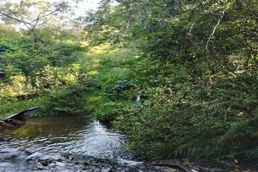 Ch&aacute;cara &agrave; venda - 